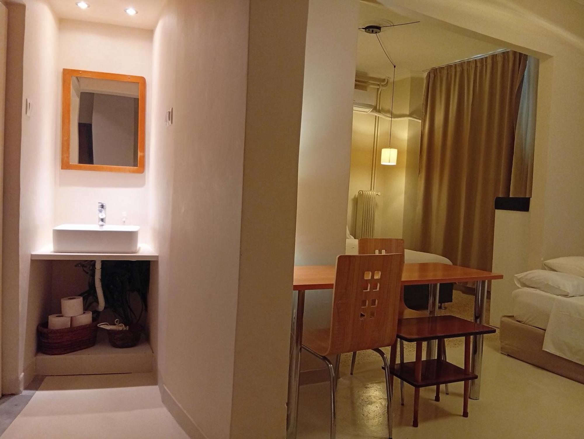 Filopappou Decent Apartment Athén Kültér fotó